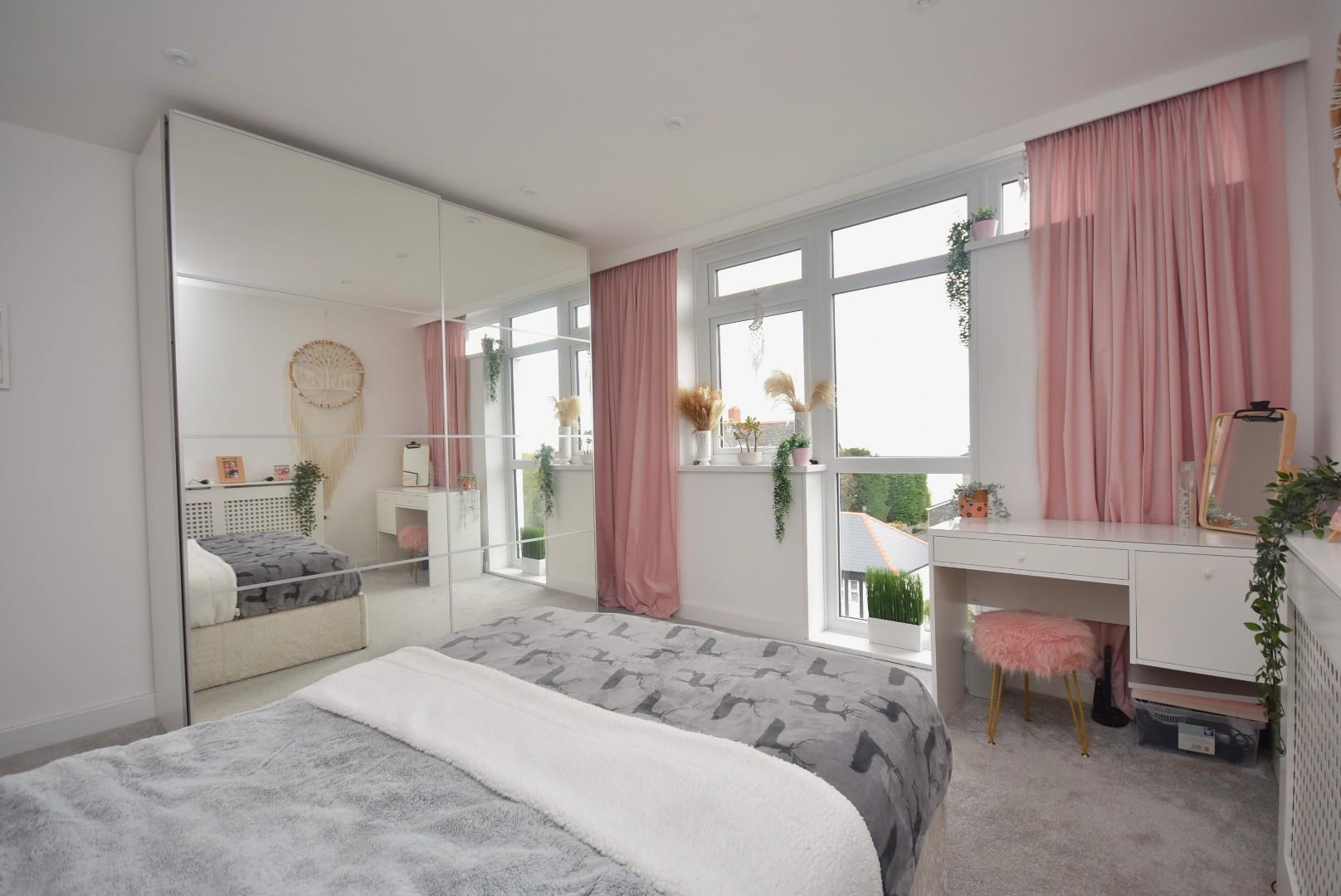 8 St. Nicholas House, Bradford Place, Penarth, CF64 1AL